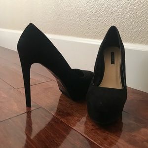 Forever 21 suede black pumps